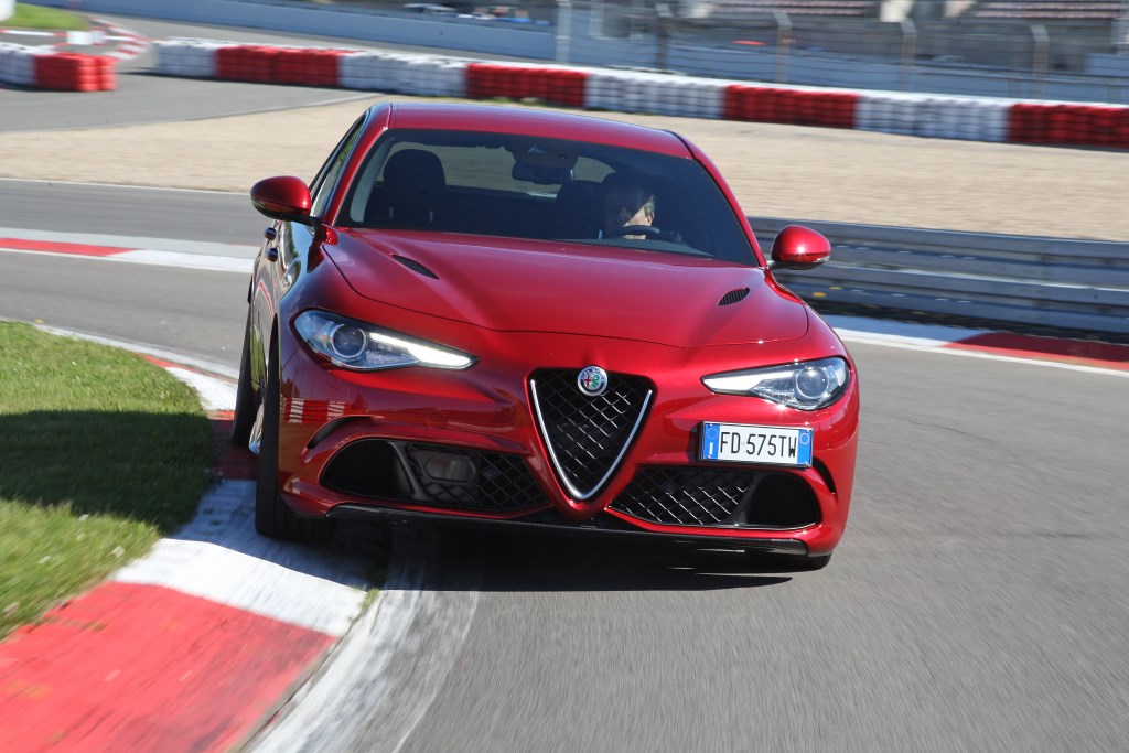 Mit 510 PS zum Sieg – Alfa Romeo Giulia Quadrifoglio gewinnt Leserwettbewerb von AUTO BILD SPORTSCARS