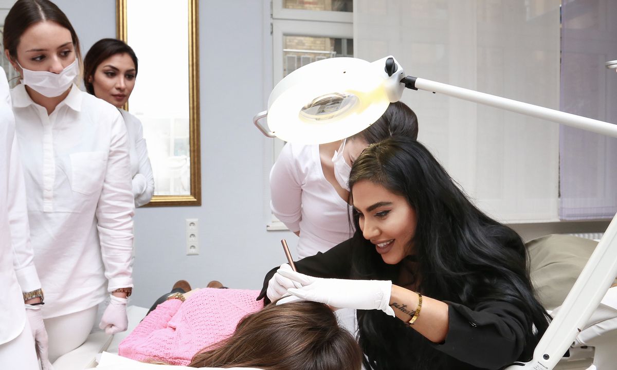 Sofia Ghasab: Microblading-Expertin