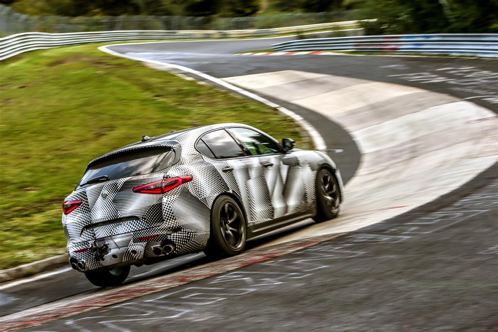 Alfa Romeo Stelvio Quadrifoglio fährt Rekord auf der Nürburgring-Nordschleife