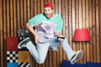 Luke Mockridge feiert die 1990er Jahre