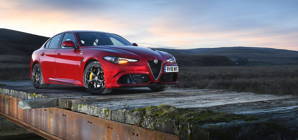 Alfa Romeo Giulia Quadrifoglio und Alfa Romeo Stelvio Quadrifoglio werden vom britischen Magazin What Car? zum „Auto des Jahres“ gewählt
