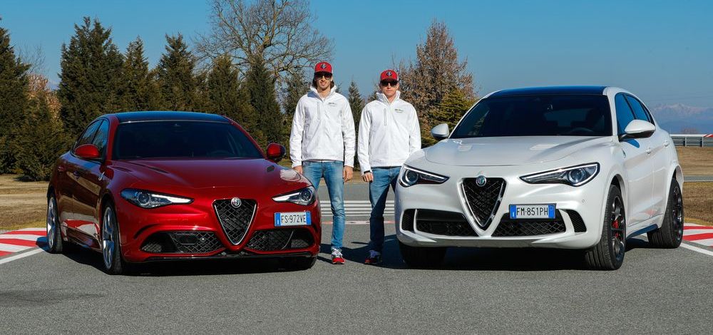 Formel-1-Stars Kimi Räikkönen und Antonio Giovinazzi lernen sportliche Serienfahrzeuge von Alfa Romeo kennen