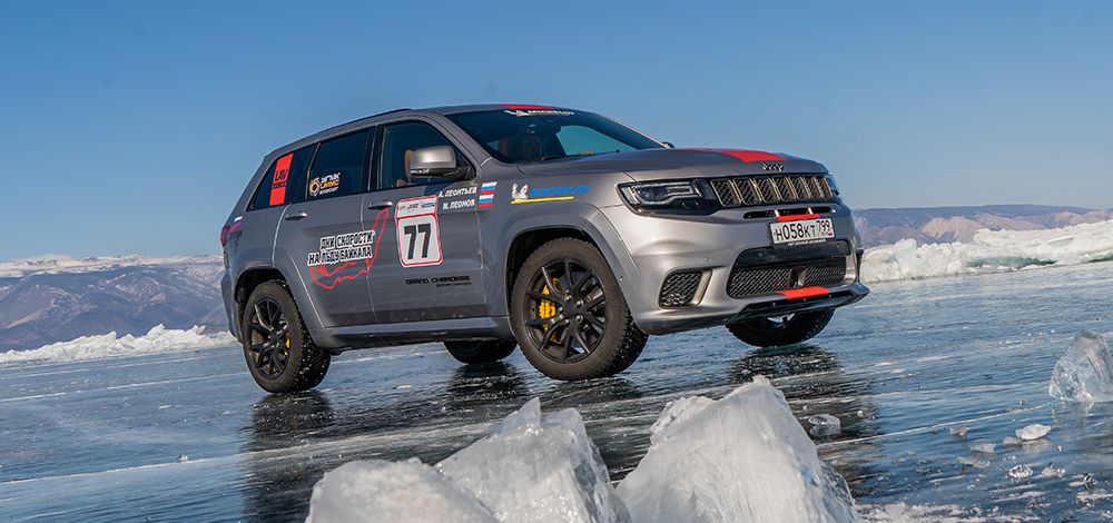 Jeep® Grand Cherokee Trackhawk setzt SUV-Geschwindigkeits-Rekord auf dem Eis des Baikalsees