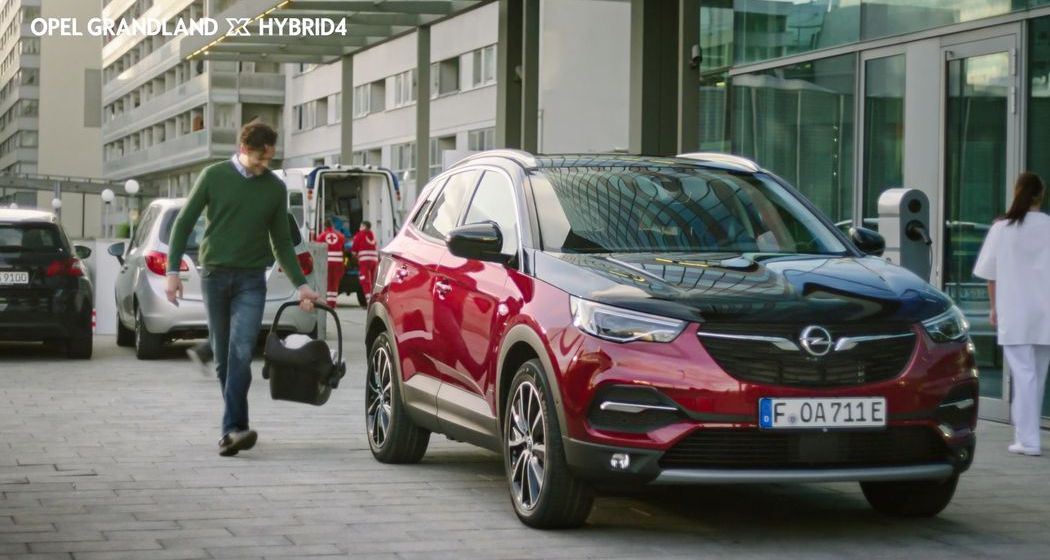 360-Grad-Kampagne zum Opel Grandland X Plug-in-Hybrid