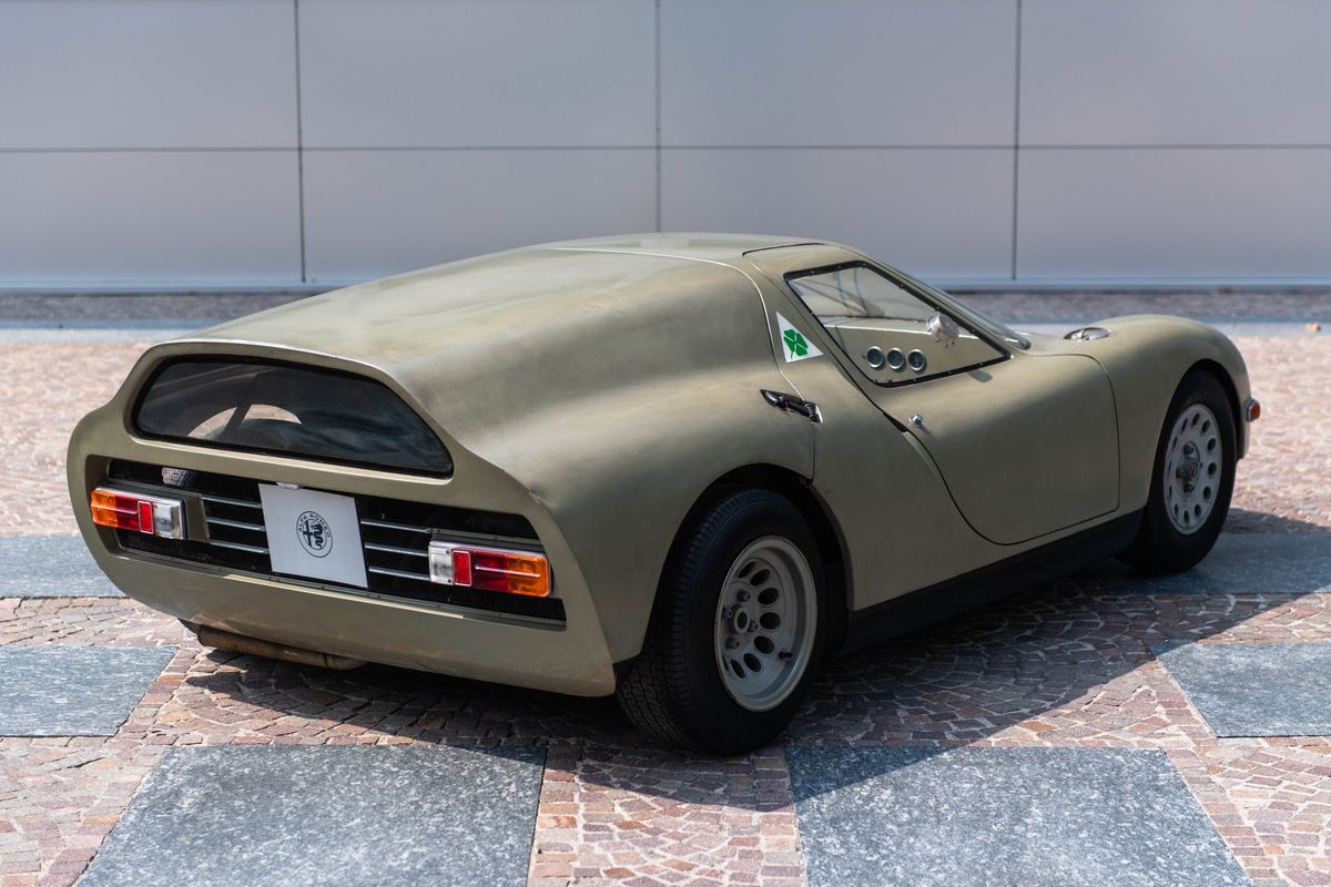 Historisches Konzeptfahrzeug Alfa Romeo Scarabeo im Nationalen Automobilmuseum Frankreichs zu sehen