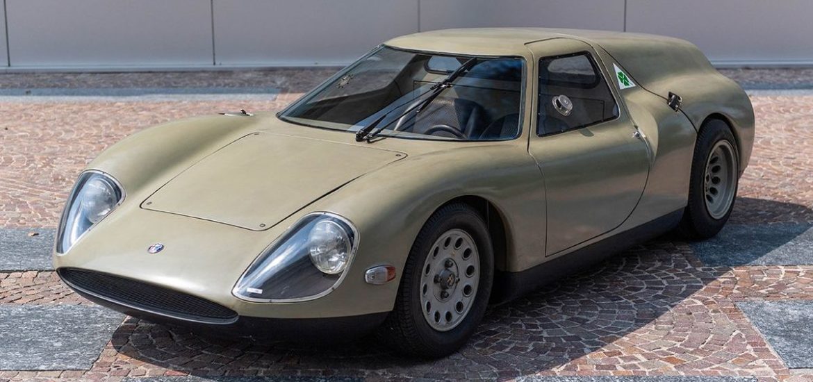 Historisches Konzeptfahrzeug Alfa Romeo Scarabeo im Nationalen Automobilmuseum Frankreichs zu sehen