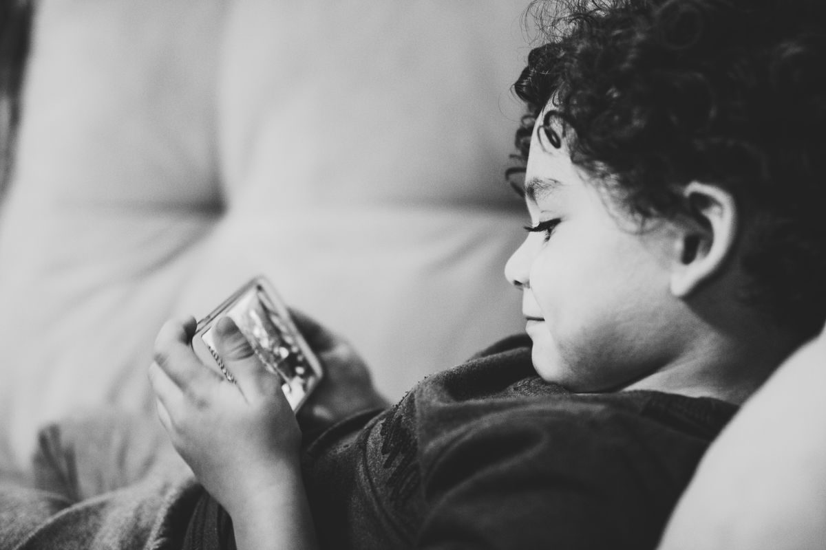 Kindergeschenke: Achtung bei Smartphones und Co. unter dem Weihnachtsbaum