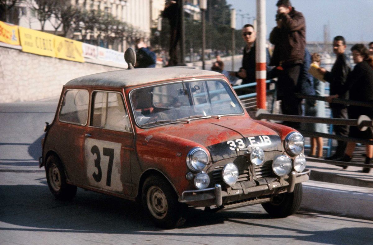 Paddy Hopkirk im Mini Cooper bei der Rallye Monte Carlo 1964