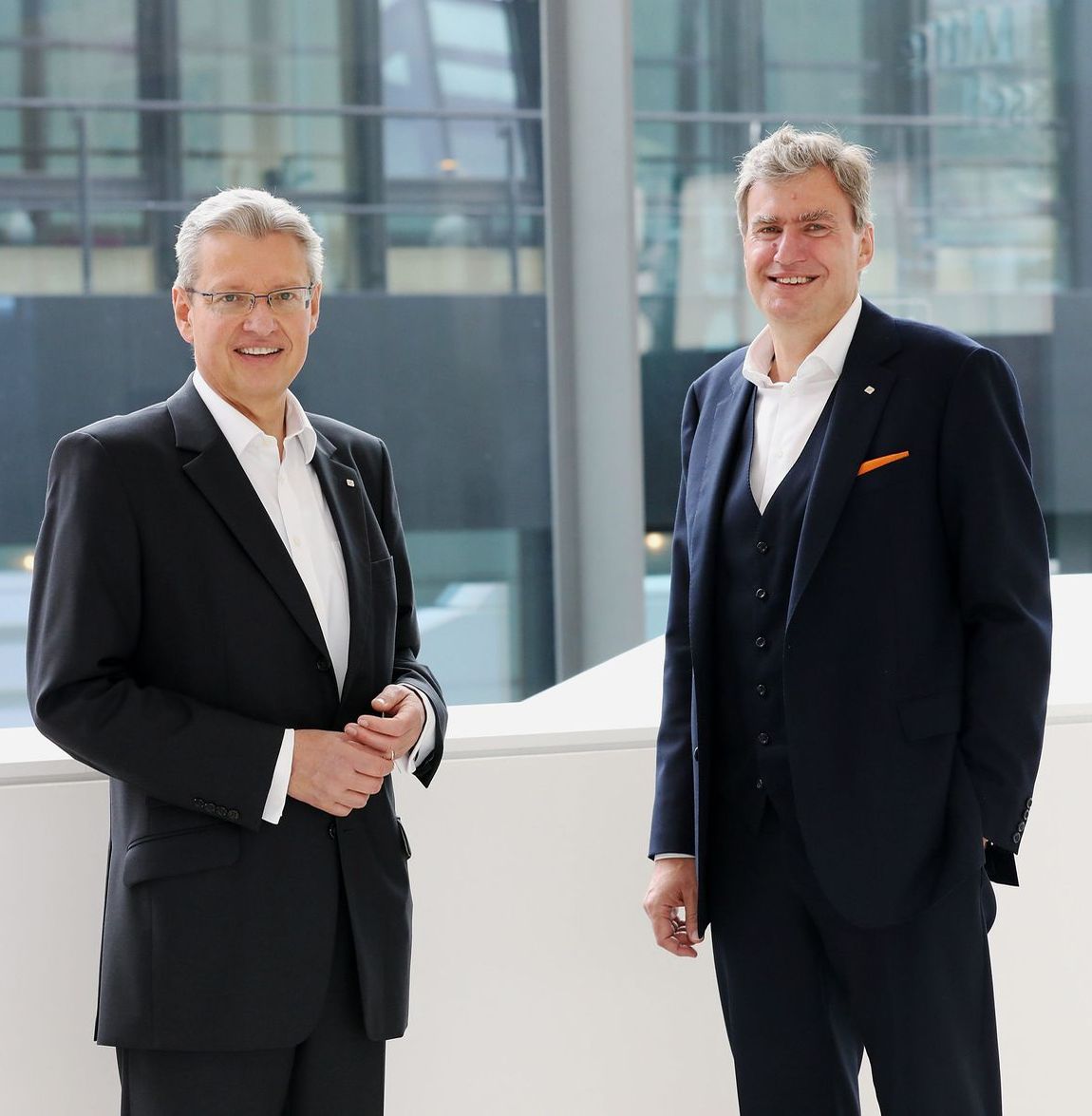 Die beiden Messe-CEOs, Dr. Roland Fleck und Peter Ottmann (von links), blicken trotz der schwierigen vergangenen Monate optimistisch in die Zukunft. 