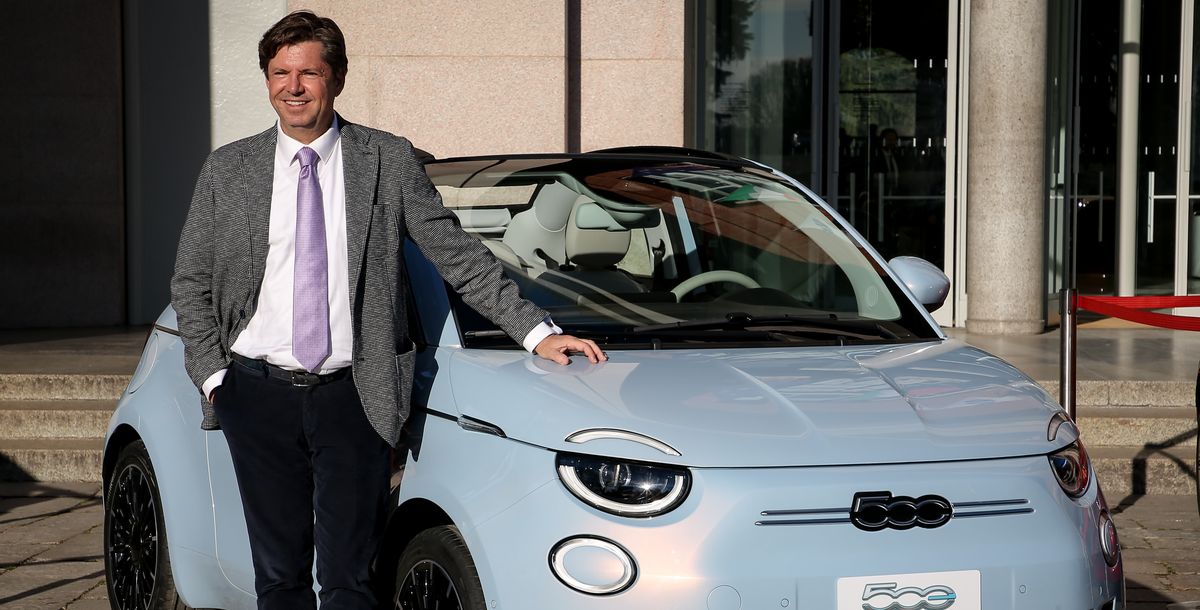 Markenchef Olivier François stellt neuen Fiat 500 beim ersten Testdrive vor