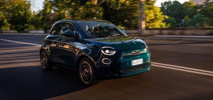 Neuer elektrisch angetriebener Fiat 500 gewinnt renommierten Designpreis