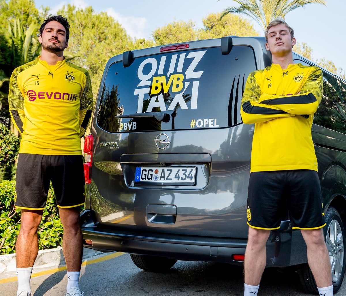 BVB-Quiztaxi: Mats Hummels und Julian Brandt.