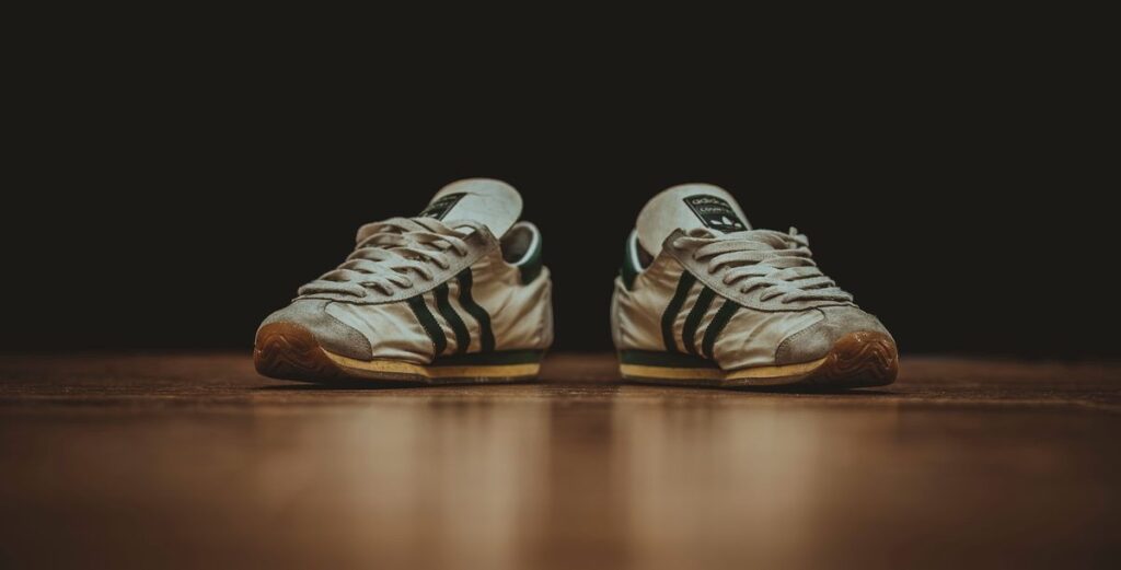 Podcast "Sneakerjagd" - was passiert mit alten Schuhen?