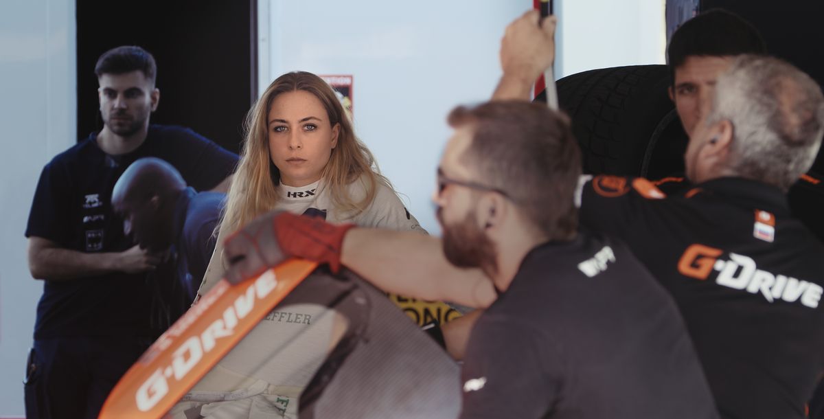 Motorsport - Sophia Flörsch gibt nicht nur im Film richtig Gas