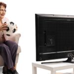 Ein TV-Sprachverstärker hebt den Kommentar hervor