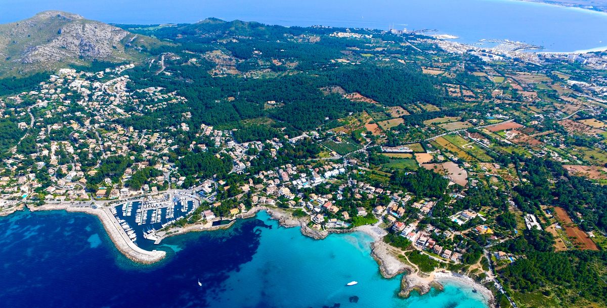 Ingo Lenßen hilft Mallorca-Reisenden in "Die Strandkanzlei"