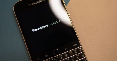 Kinostart - der neue Trailer zu "BlackBerry - Klick einer Generation"