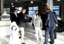 Stella Li, Vice President BYD, zu Besuch beim Autohaus Ulmen in Düsseldorf