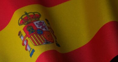 Einfach buchen: Spanier mit Advertorial in Deutschland