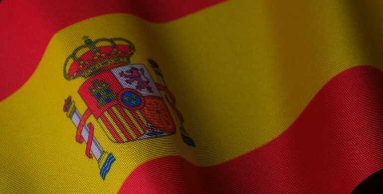 Einfach buchen: Spanier mit Advertorial in Deutschland