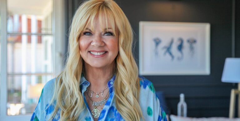 Julia Leischik startet neue Staffel von "Bitte melde dich"