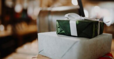 Freche Oma pusht Mydays-Weihnachtskampagne