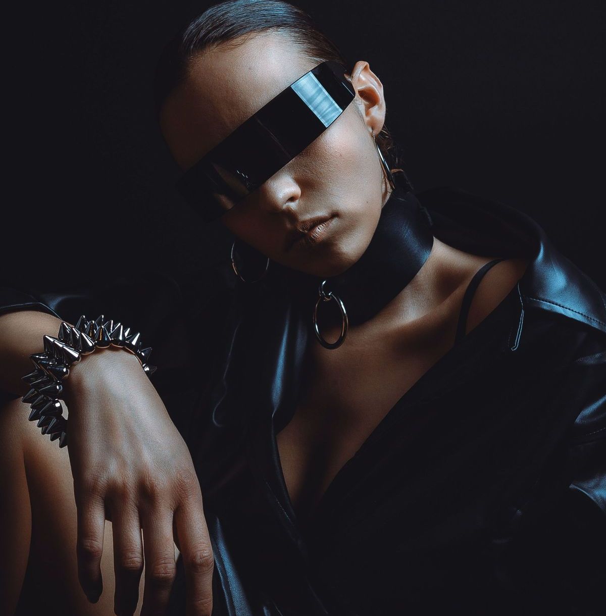 Cyberpunk Clothing vs Techwear: What’s the Difference (and Which One Fits You)?