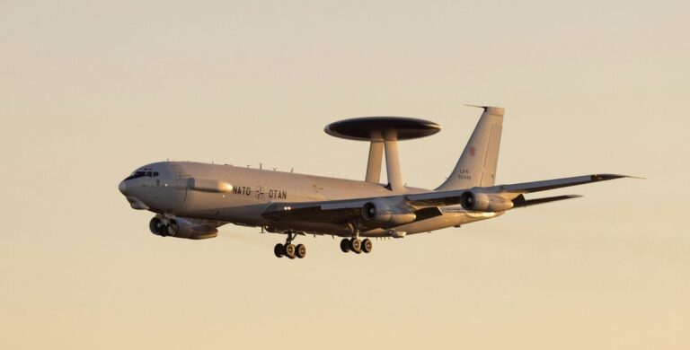 Warum Millionen Menschen im Krieg auf Flugzeugkarten starren