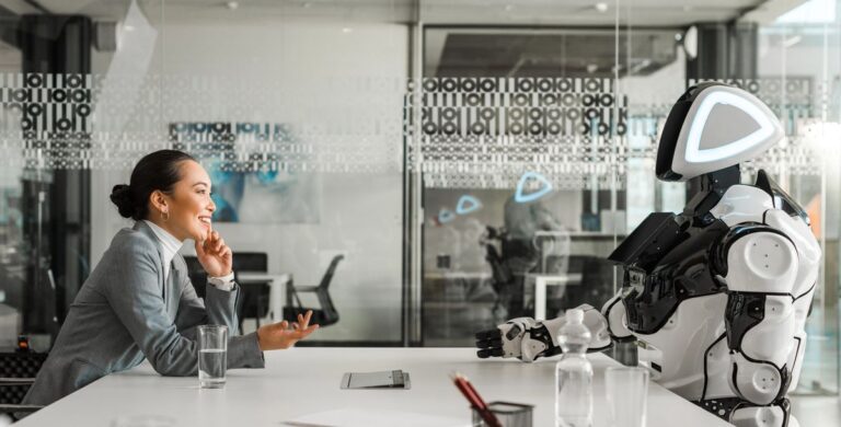Wie die Stimme von Service-Robotern die Kundenzufriedenheit beeinflusst