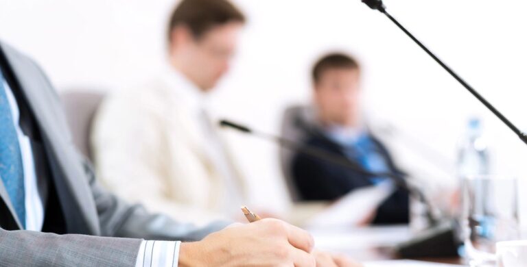 Werbung für politische Inszenierung - mehr Wirkung als Inhalt