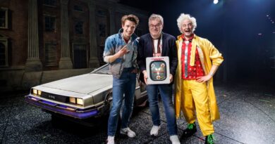 Elton übernimmt Gastrolle in "Zurück in die Zukunft"