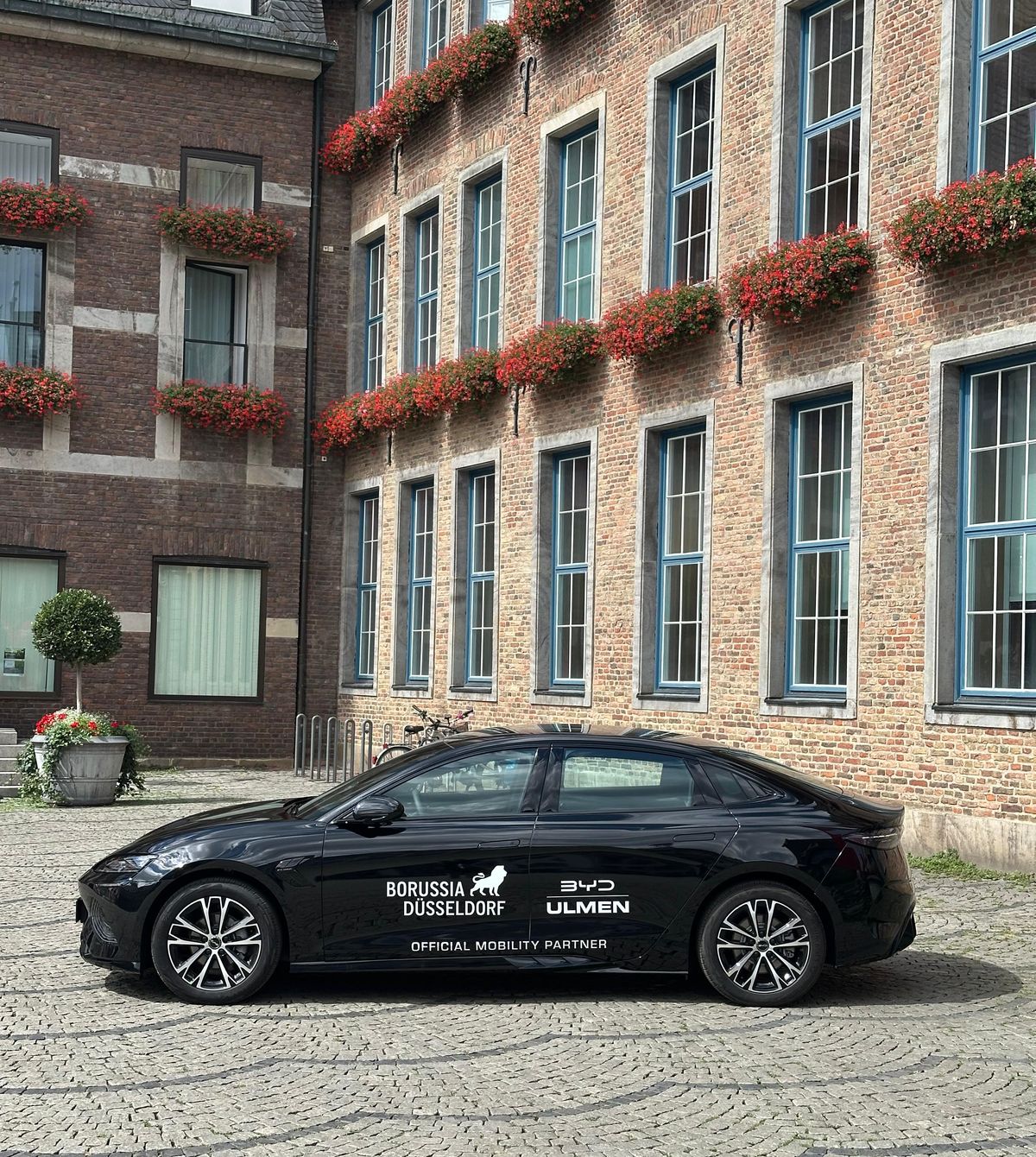 Autohaus Ulmen mit BYD wird neuer Mobilitätspartner von Borussia Düsseldorf